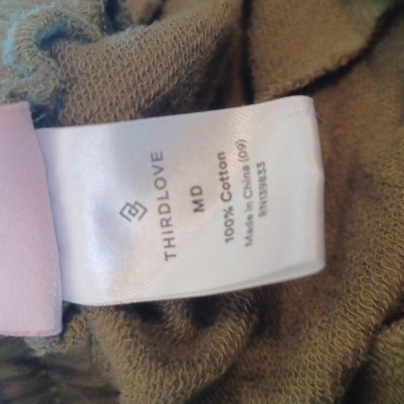 THIRD Love army green short shorts. Pockets,  sweatshirt material. Size medium. - Picture 8 of 8
